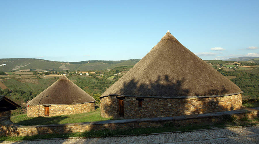 Las Pallozas (Photo by Pedreda on Flickr)